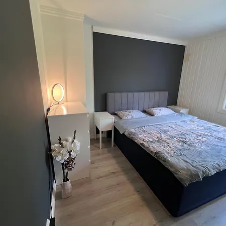 Apartment Bolig Med 3 Soverom Og Hage