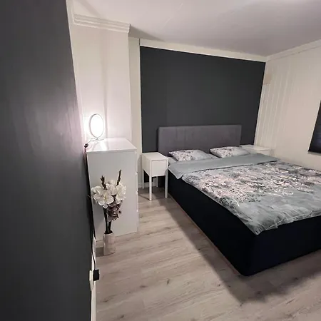 Apartment Bolig Med 3 Soverom Og Hage