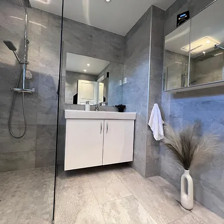 Apartamento Bolig Med 3 Soverom Og Hage